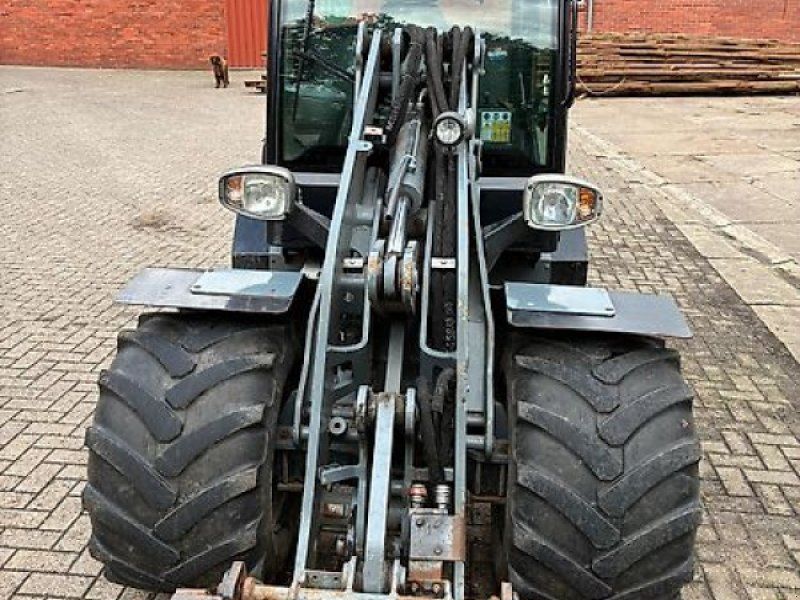 Giant V4502T