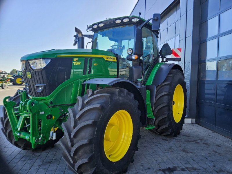 John Deere 6R250