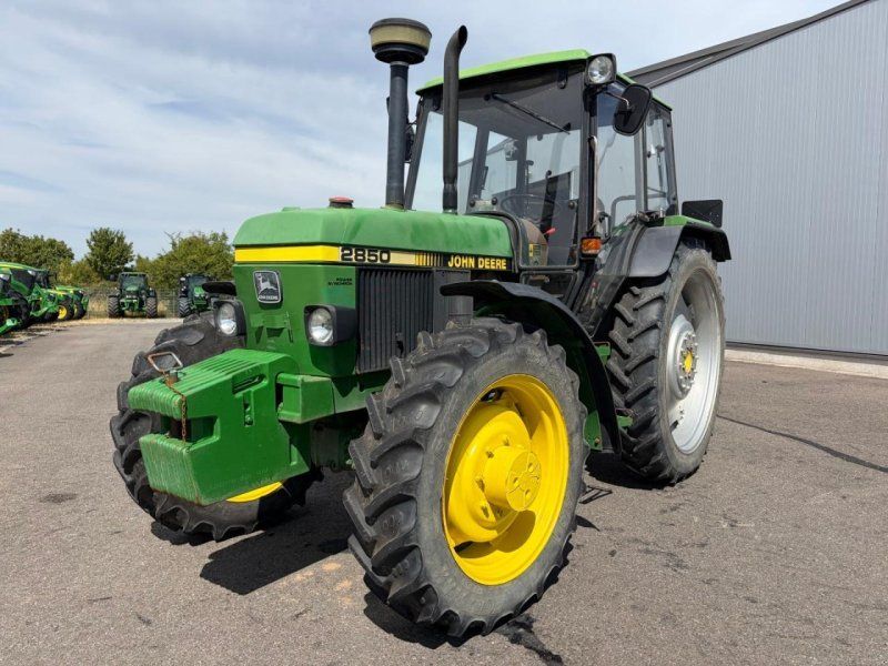 John Deere 2850