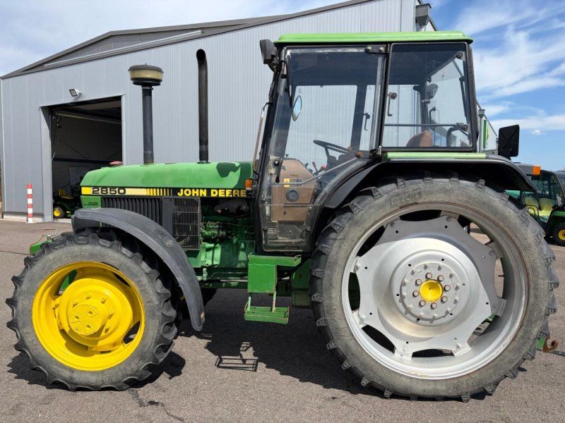 John Deere 2850