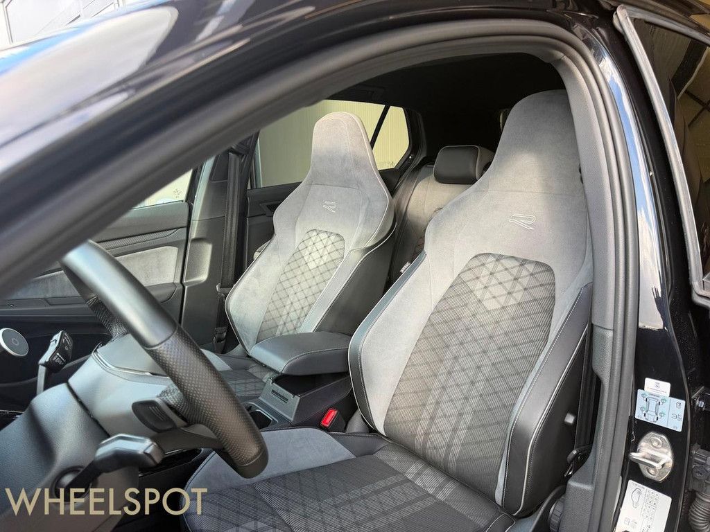Volkswagen Golf 1.5 eTSI R-Line|Pano|H/K|IQ|Keyless|BOMVOL