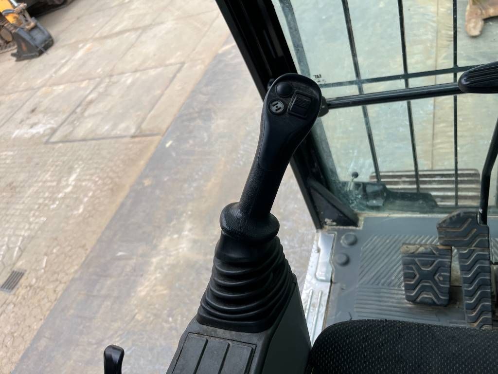 CAT 352 - Next Gen - Hammer Lines / Automatic Greasing