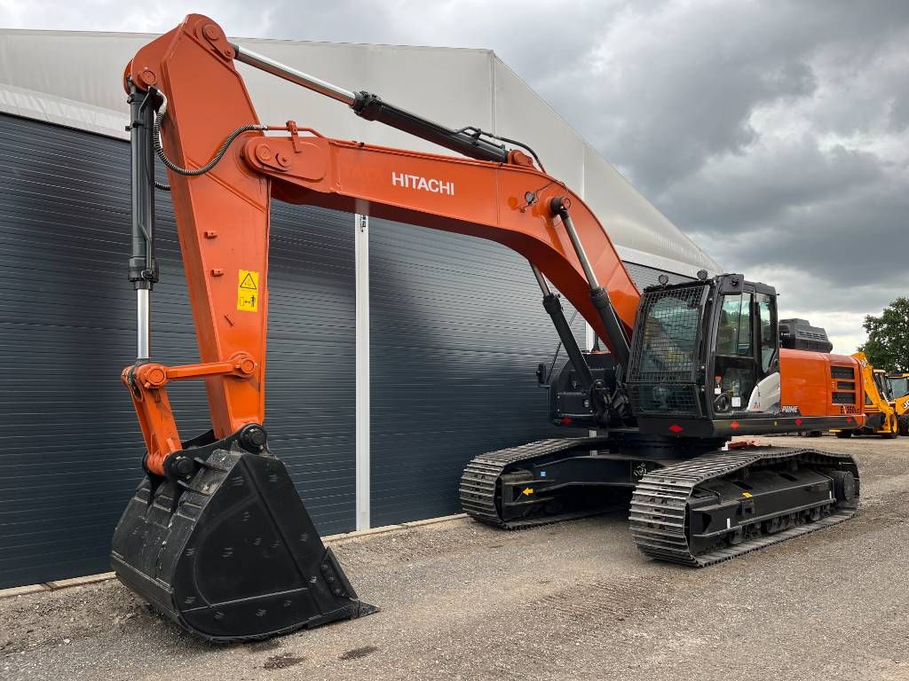 Hitachi EC350LC - New / CUMMINS ENGINE