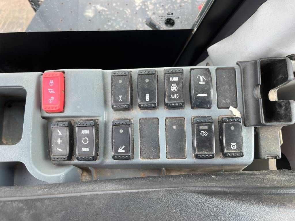 Hitachi ZW310-6 - Automatic Greasing / GOOD TYRES