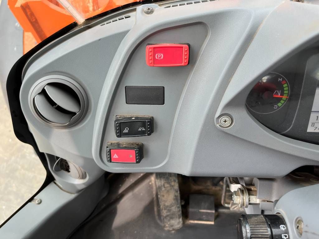 Hitachi ZW310-6 - Automatic Greasing / GOOD TYRES