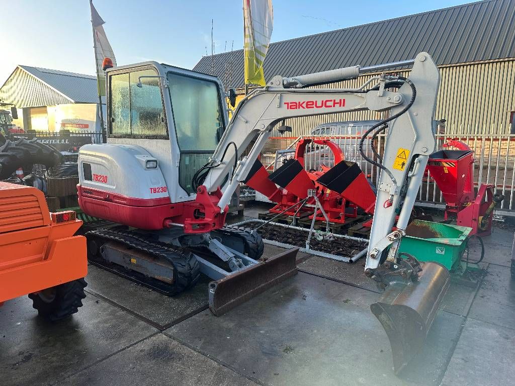 Takeuchi TB 230