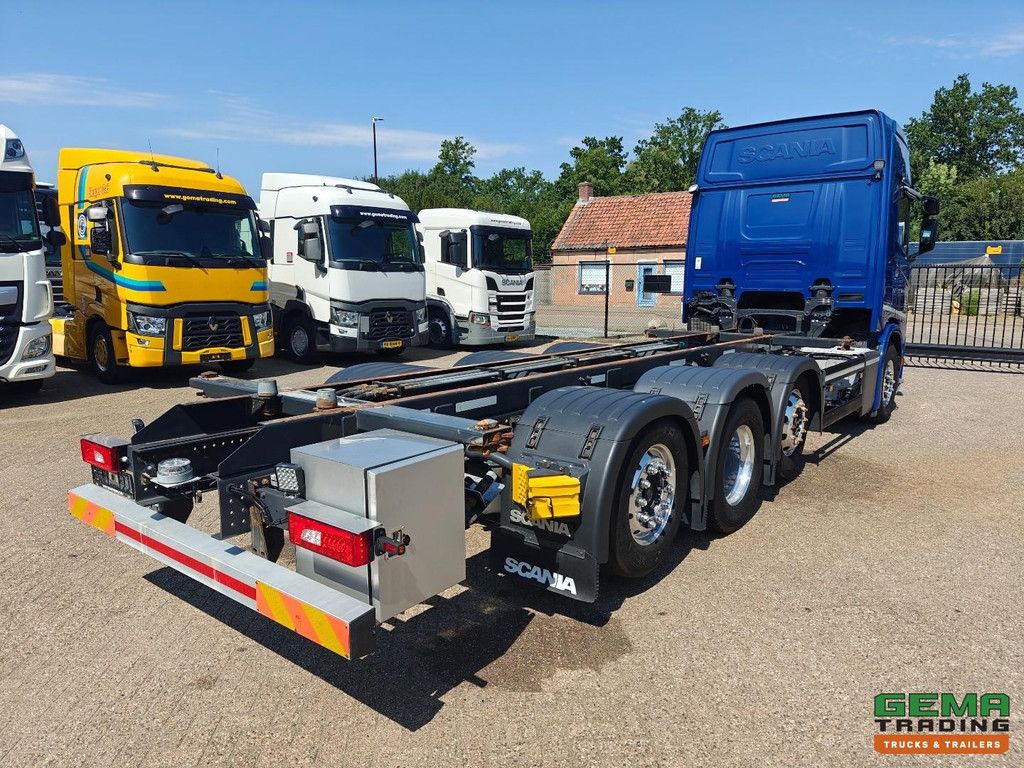 Scania R450 8x2/6 HighLineCR20H Euro6C - 20 Fuß - Retarder - Alcoa - Vollluft - StandAirco - SmartTacho V2