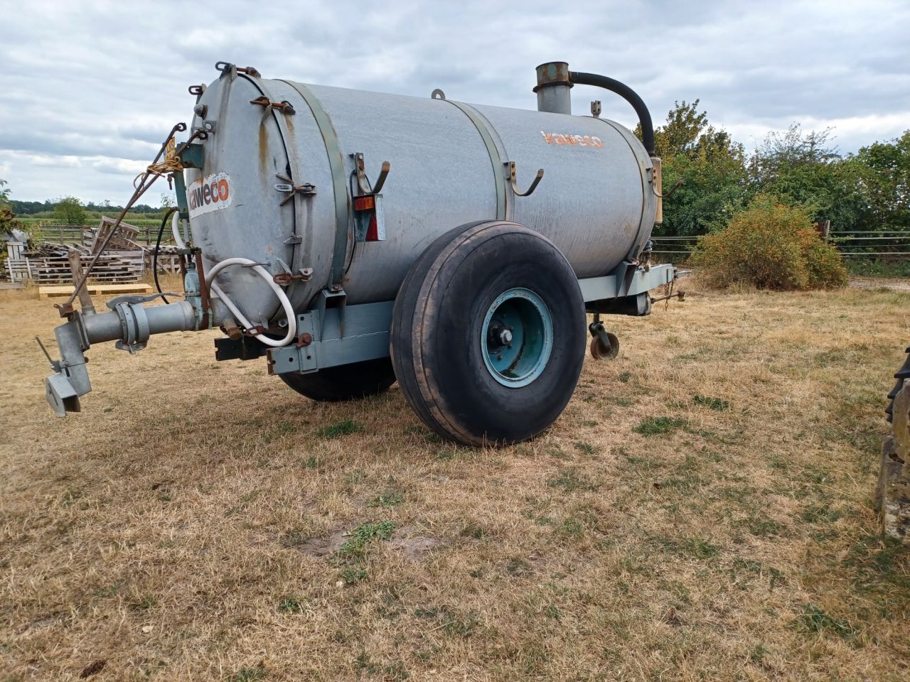 Mesttank ,watertank ,gierton ,cultuurbanden michelin