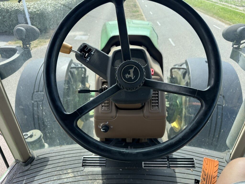 John Deere 8130