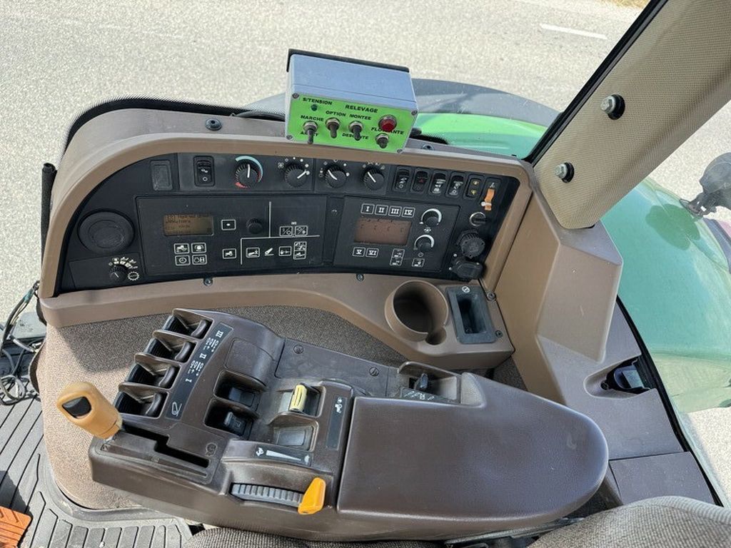 John Deere 8130