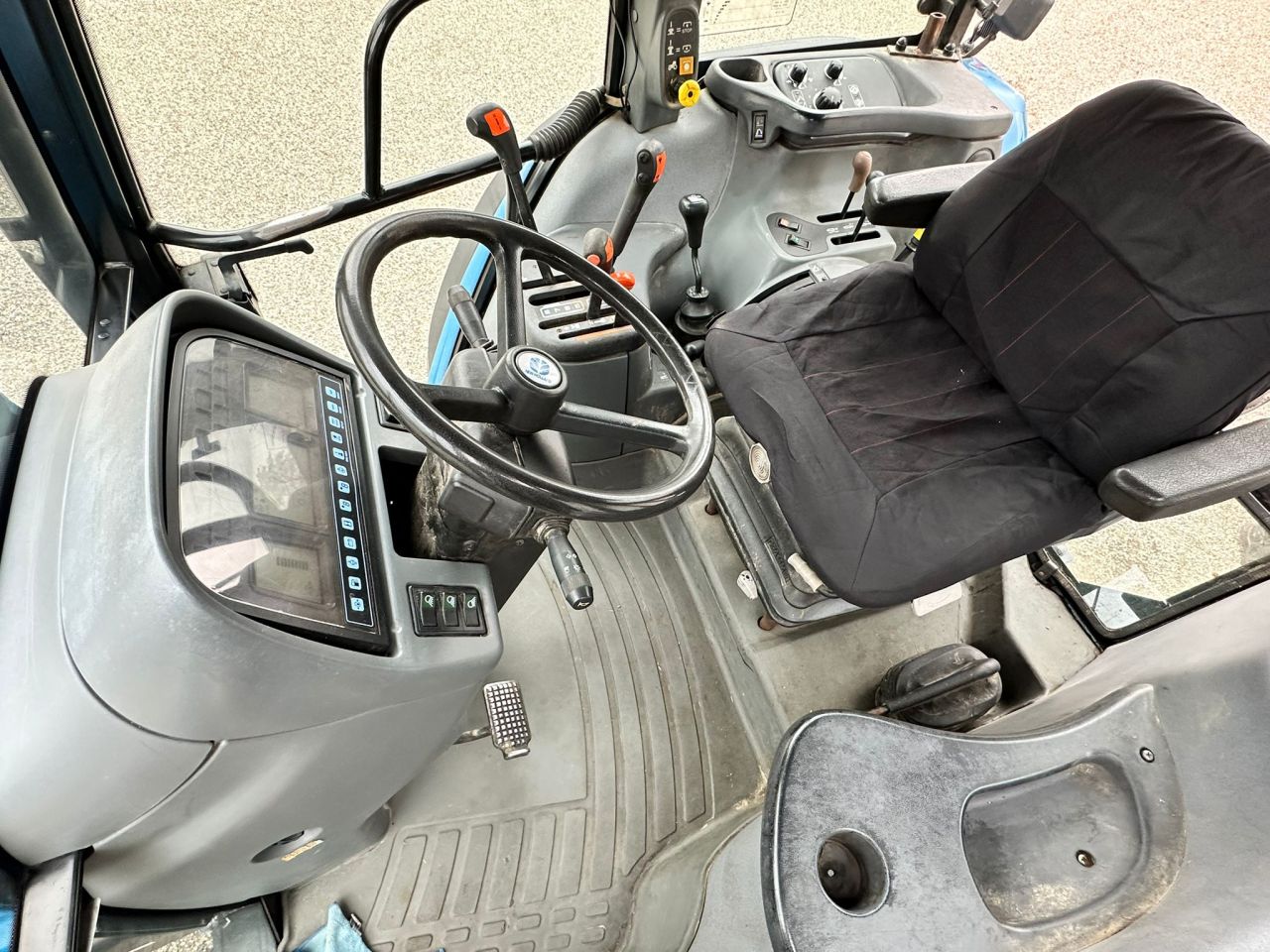 New Holland TS 100