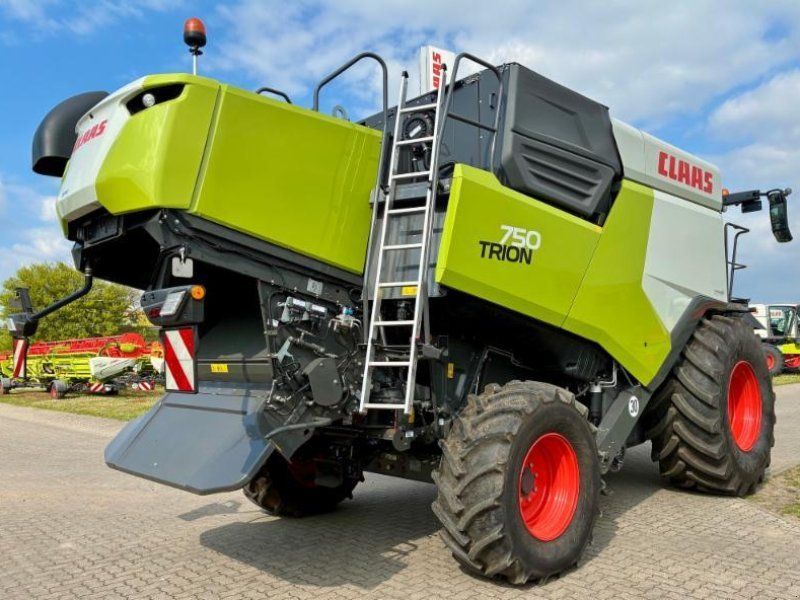 Claas TRION 750