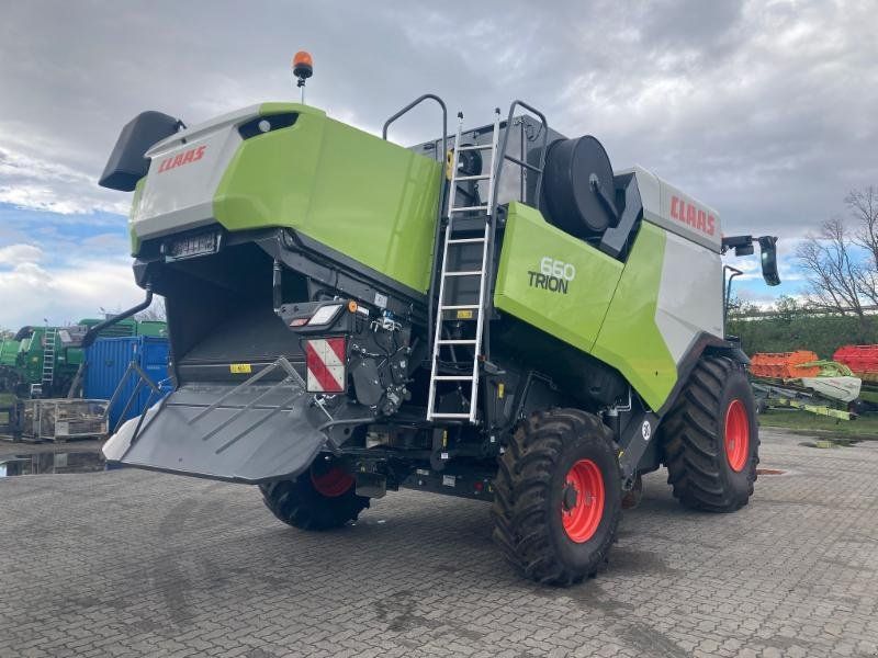 Claas TRION 660