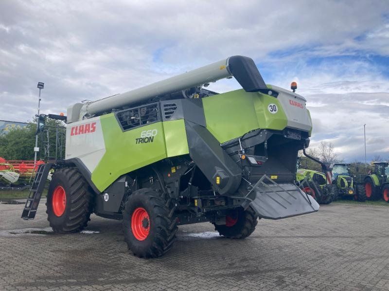 Claas TRION 660