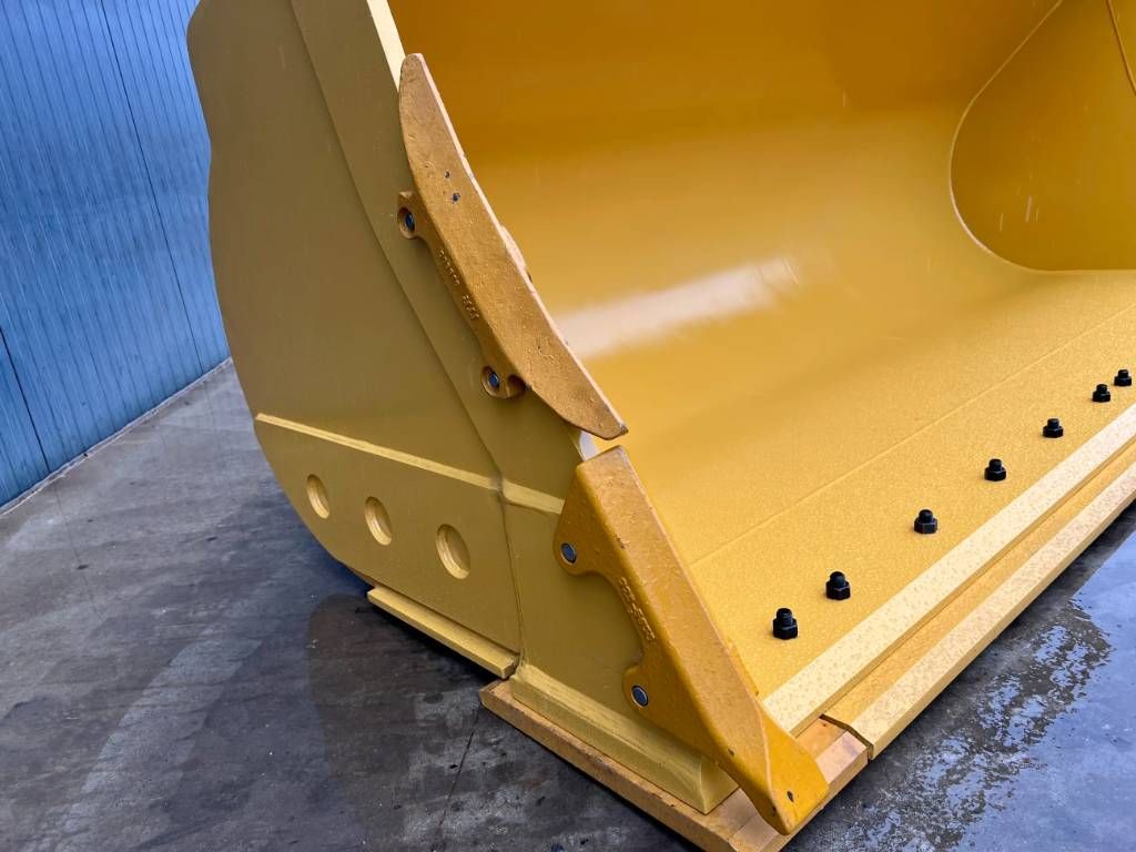 CAT 980H incl. cutting edge + side protectors