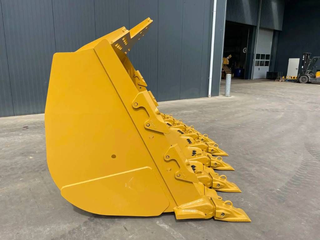 CAT 988