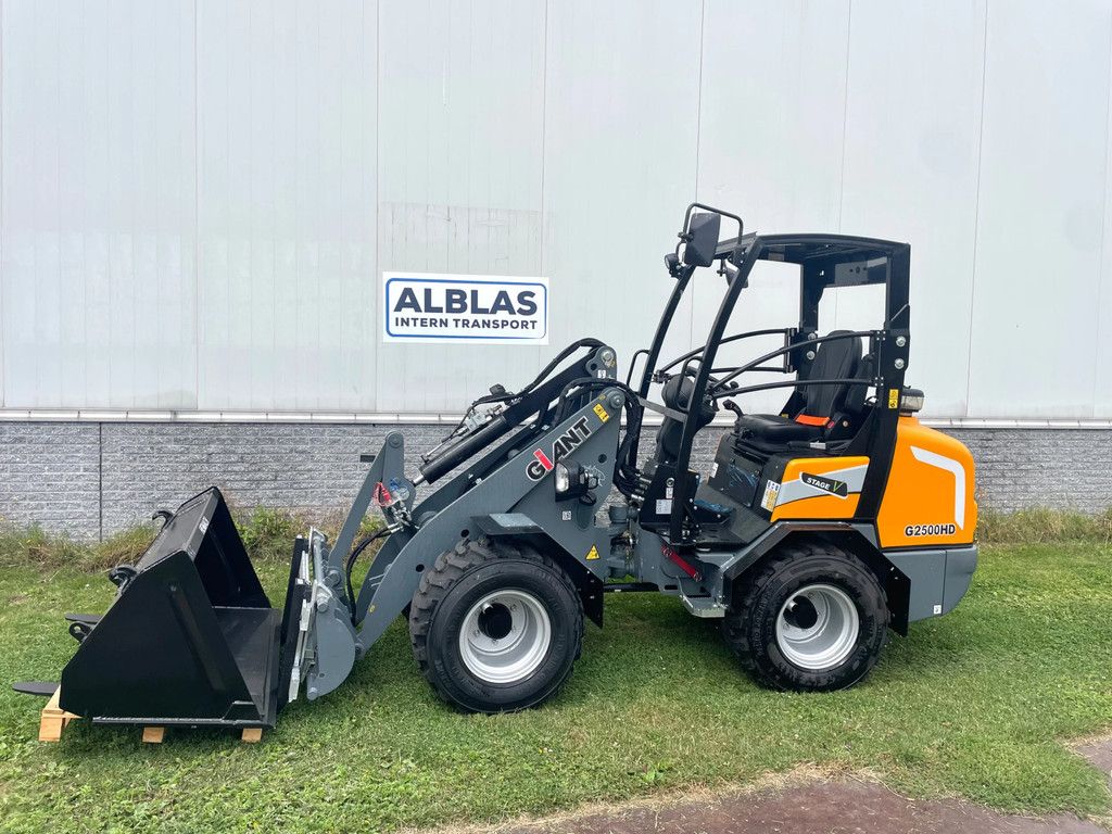 Giant G2500HD Xtra NIEUW !! Met bak en lepels