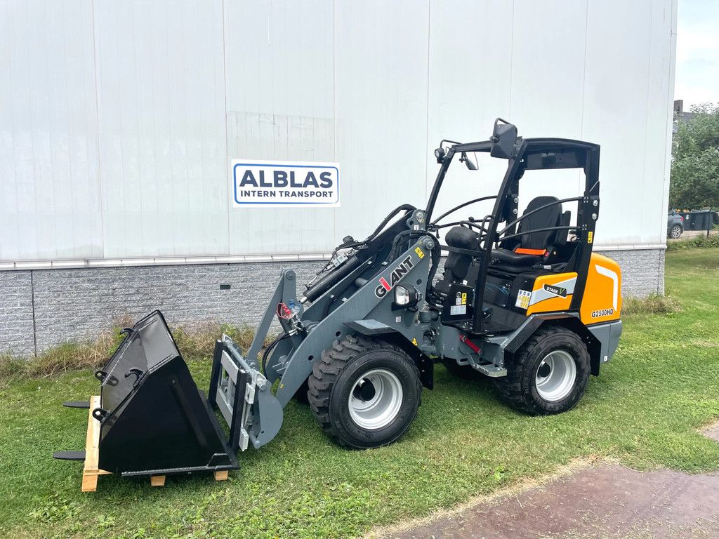 Giant G2500HD Xtra NIEUW !! Met bak en lepels