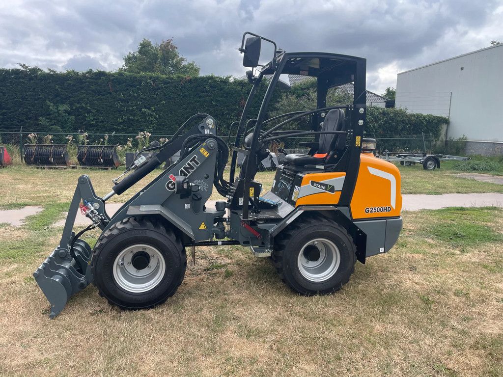 Giant G2500HD Xtra NIEUW !! Met bak en lepels