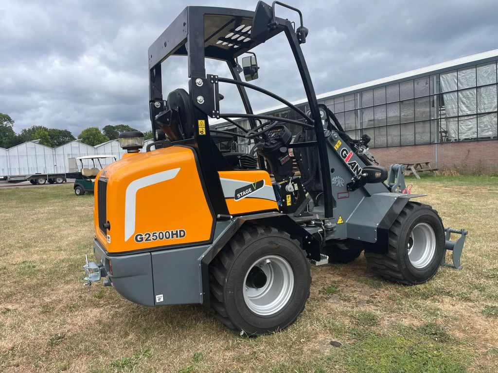 Giant G2500HD Xtra NIEUW !! Met bak en lepels