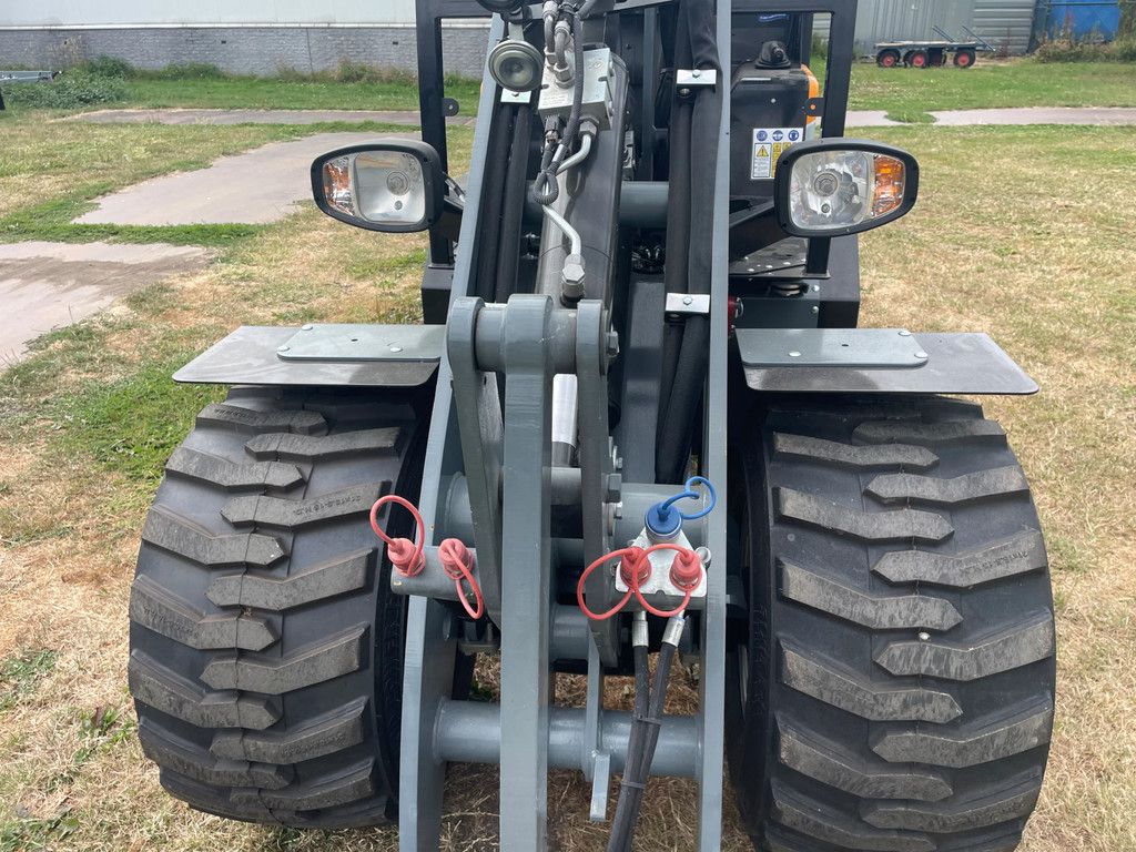 Giant G2500HD Xtra NIEUW !! Met bak en lepels