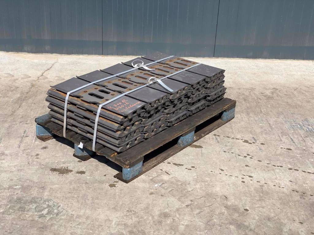 JCB JS240 / JS260 / JS300 Shoes/Pads