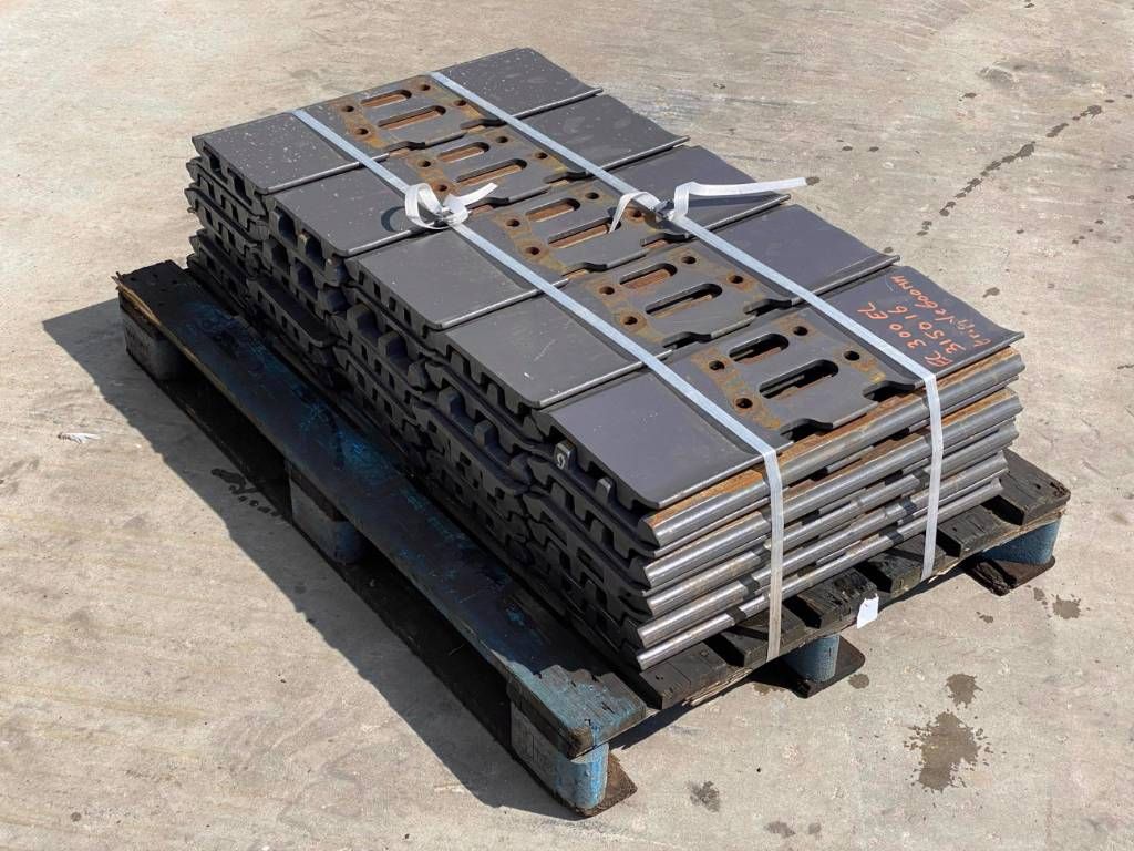 JCB JS240 / JS260 / JS300 Shoes/Pads