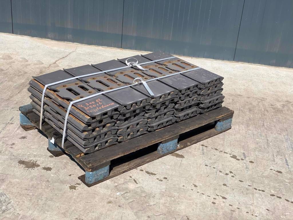 JCB JS240 / JS260 / JS300 Shoes/Pads