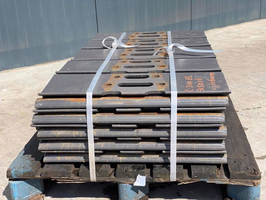 JCB JS240 / JS260 / JS300 Shoes/Pads