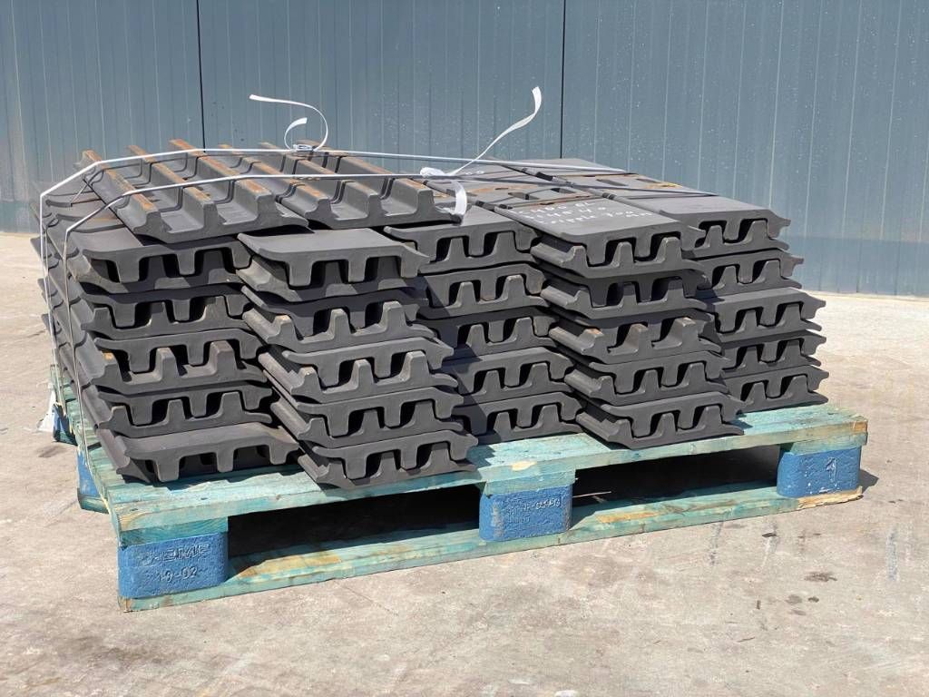 Komatsu PC300 / PC360 / PC400 Shoes/Pads