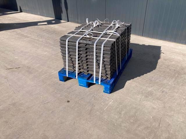Sany SY210 / SY230 700mm Shoes