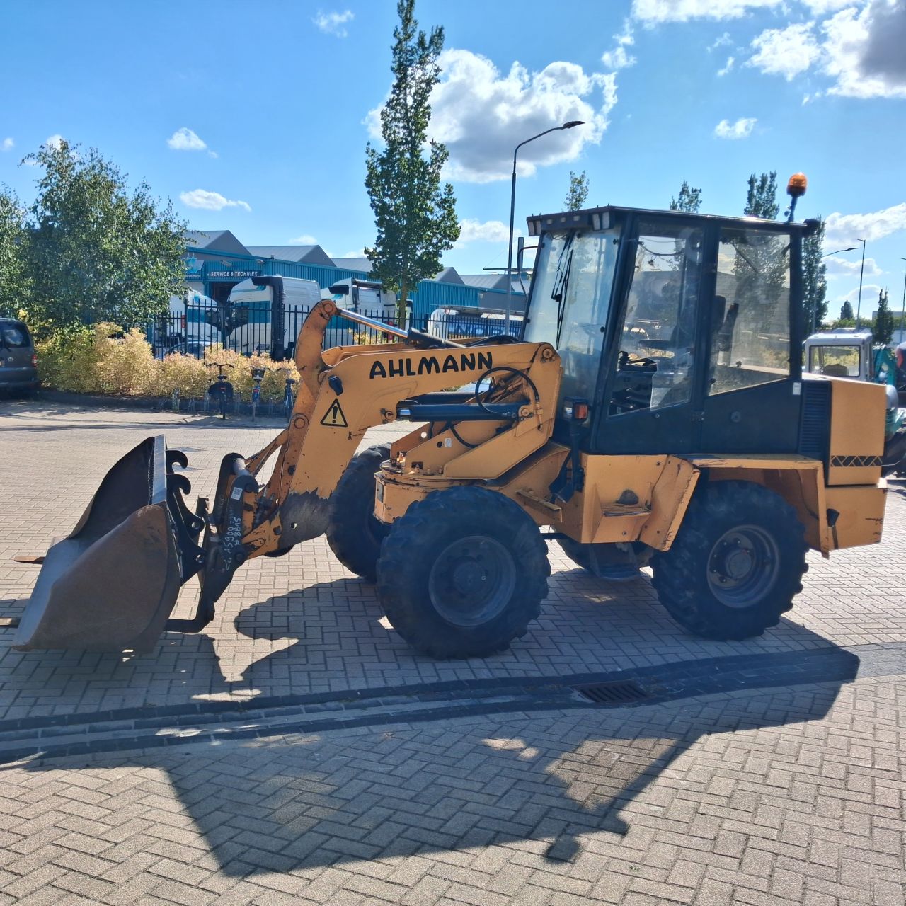 Ahlmann As6 Shovel.