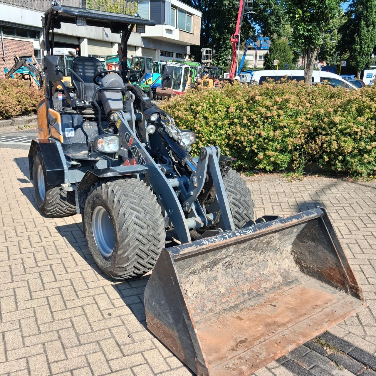 Giant G2700HD Xtra Plus.