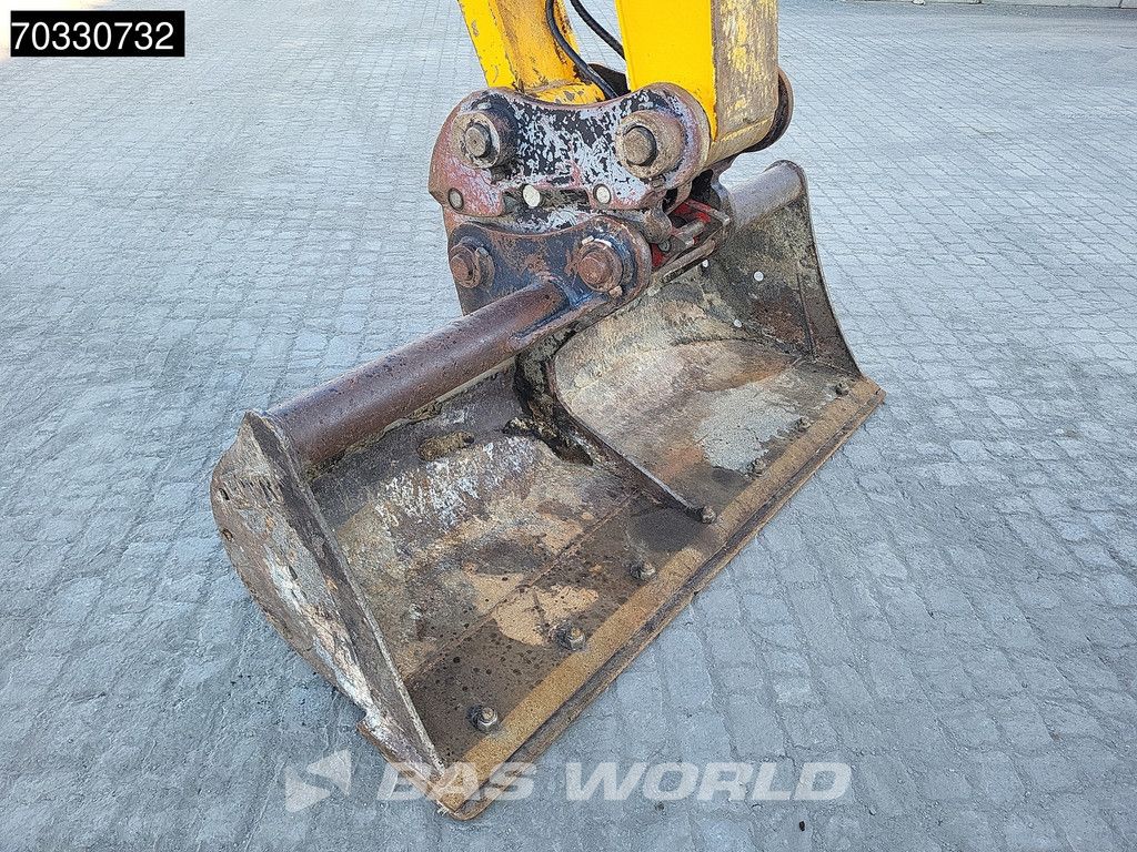 JCB JS145 W