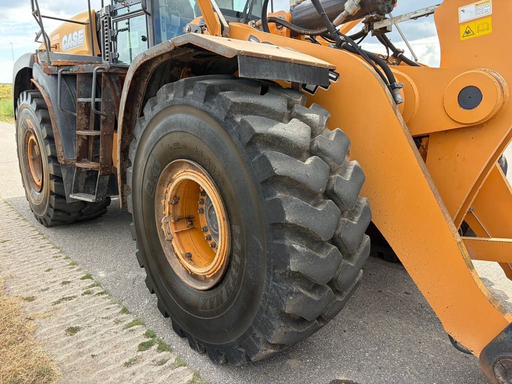 Case 1021F
