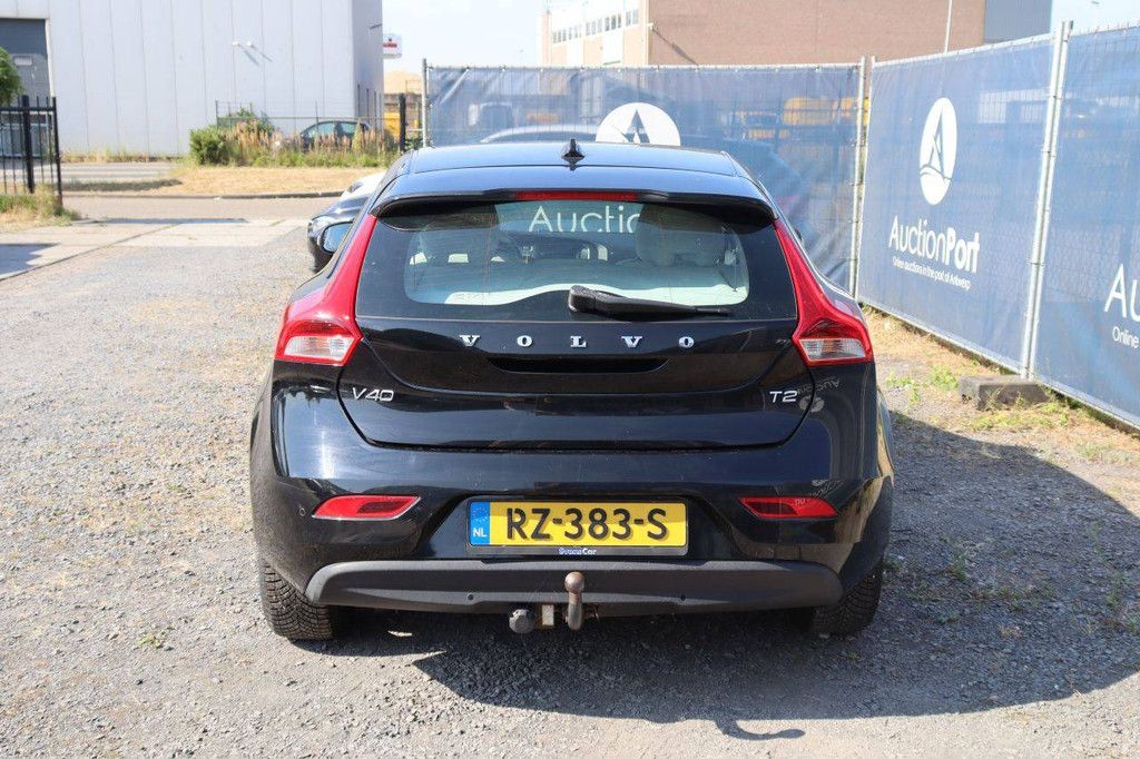 Personenauto Volvo V40 Benzine 123pk 2015