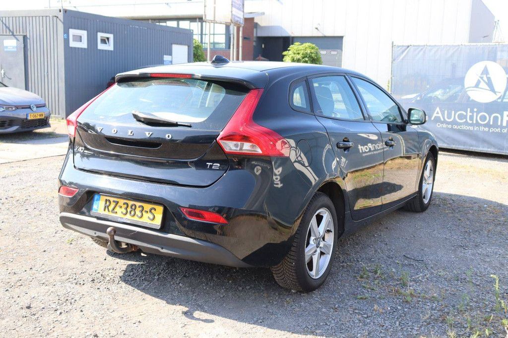 Personenauto Volvo V40 Benzine 123pk 2015
