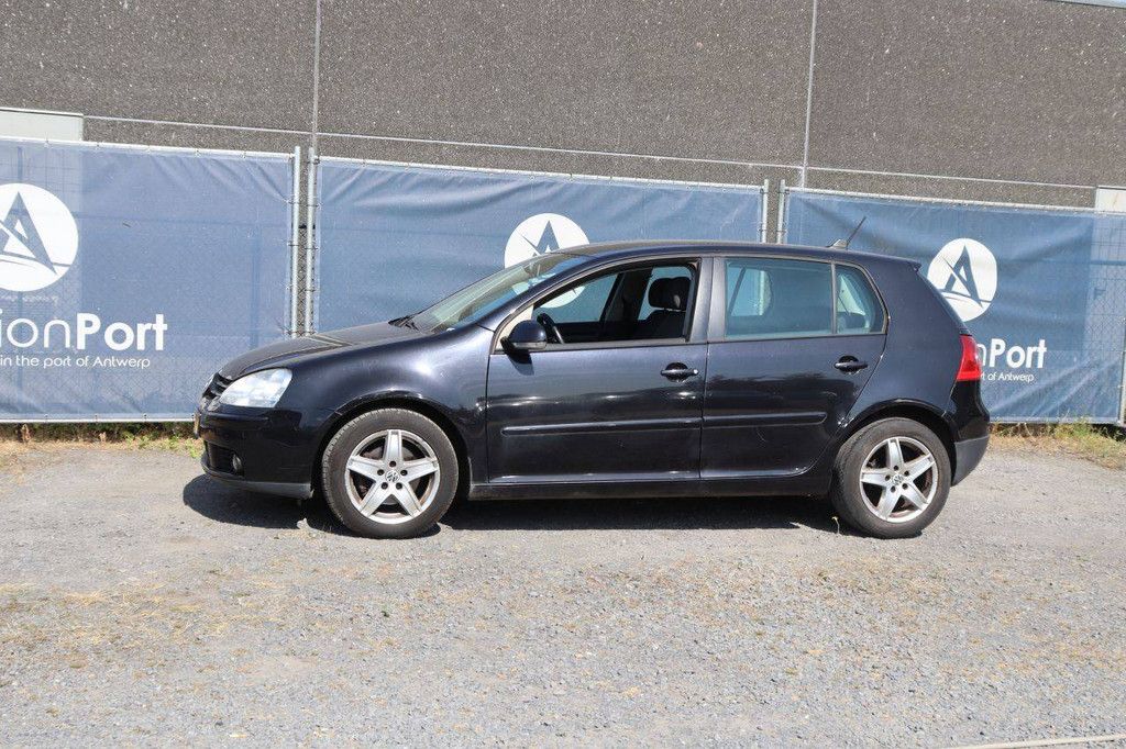 Passenger car Volkswagen Golf Petrol 123hp 2008