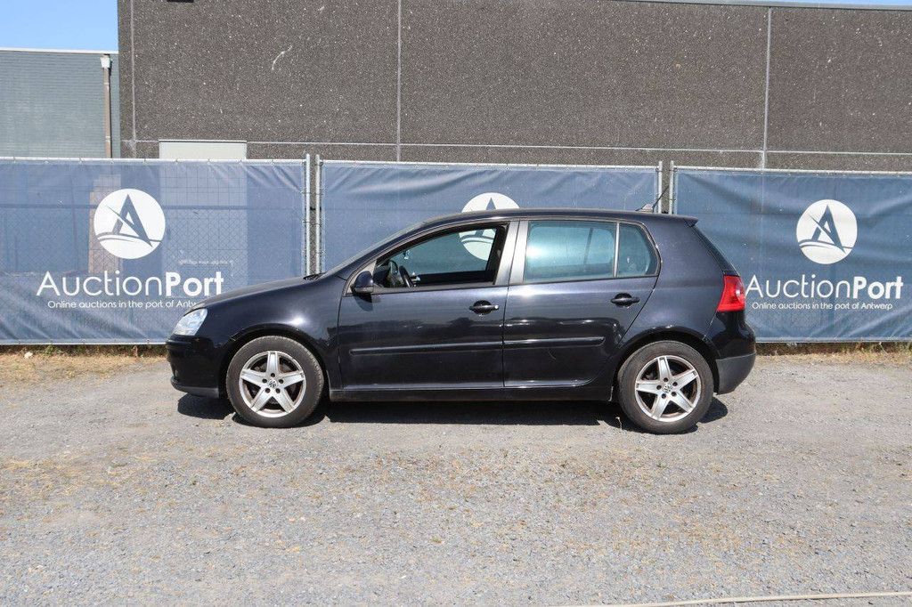 Passenger car Volkswagen Golf Petrol 123hp 2008