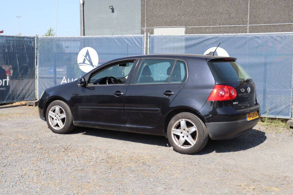 Passenger car Volkswagen Golf Petrol 123hp 2008