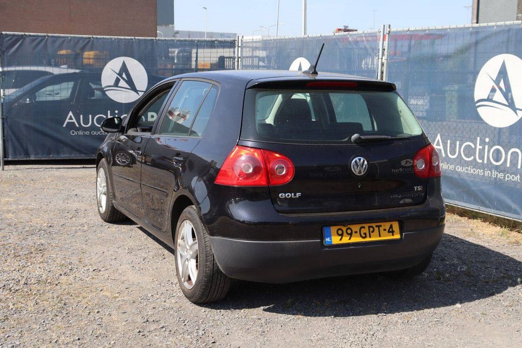 Passenger car Volkswagen Golf Petrol 123hp 2008