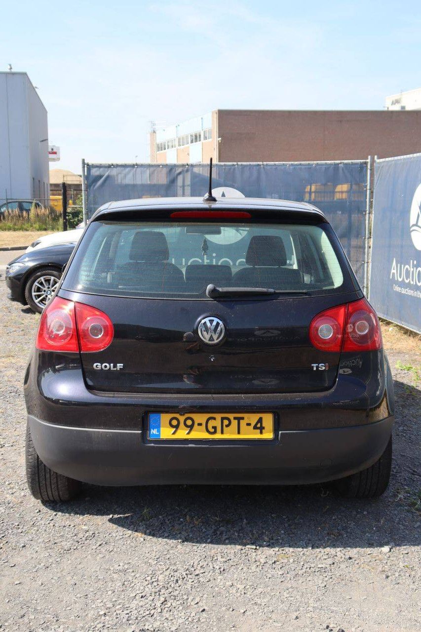 Passenger car Volkswagen Golf Petrol 123hp 2008