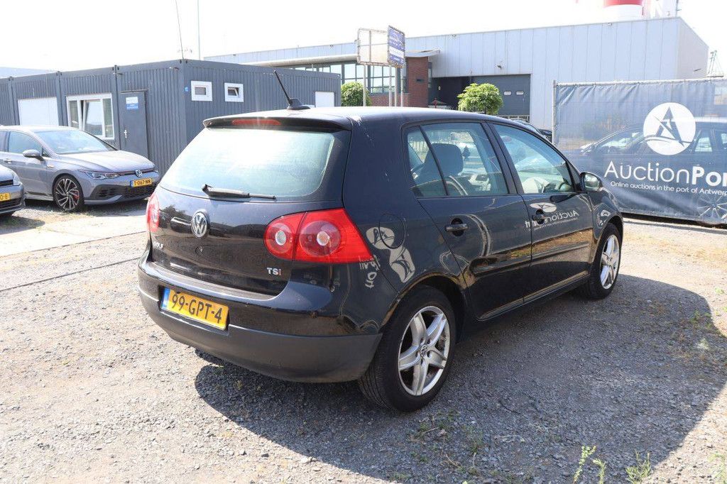 Passenger car Volkswagen Golf Petrol 123hp 2008