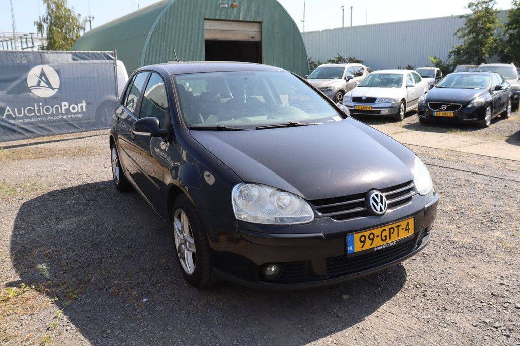 Passenger car Volkswagen Golf Petrol 123hp 2008