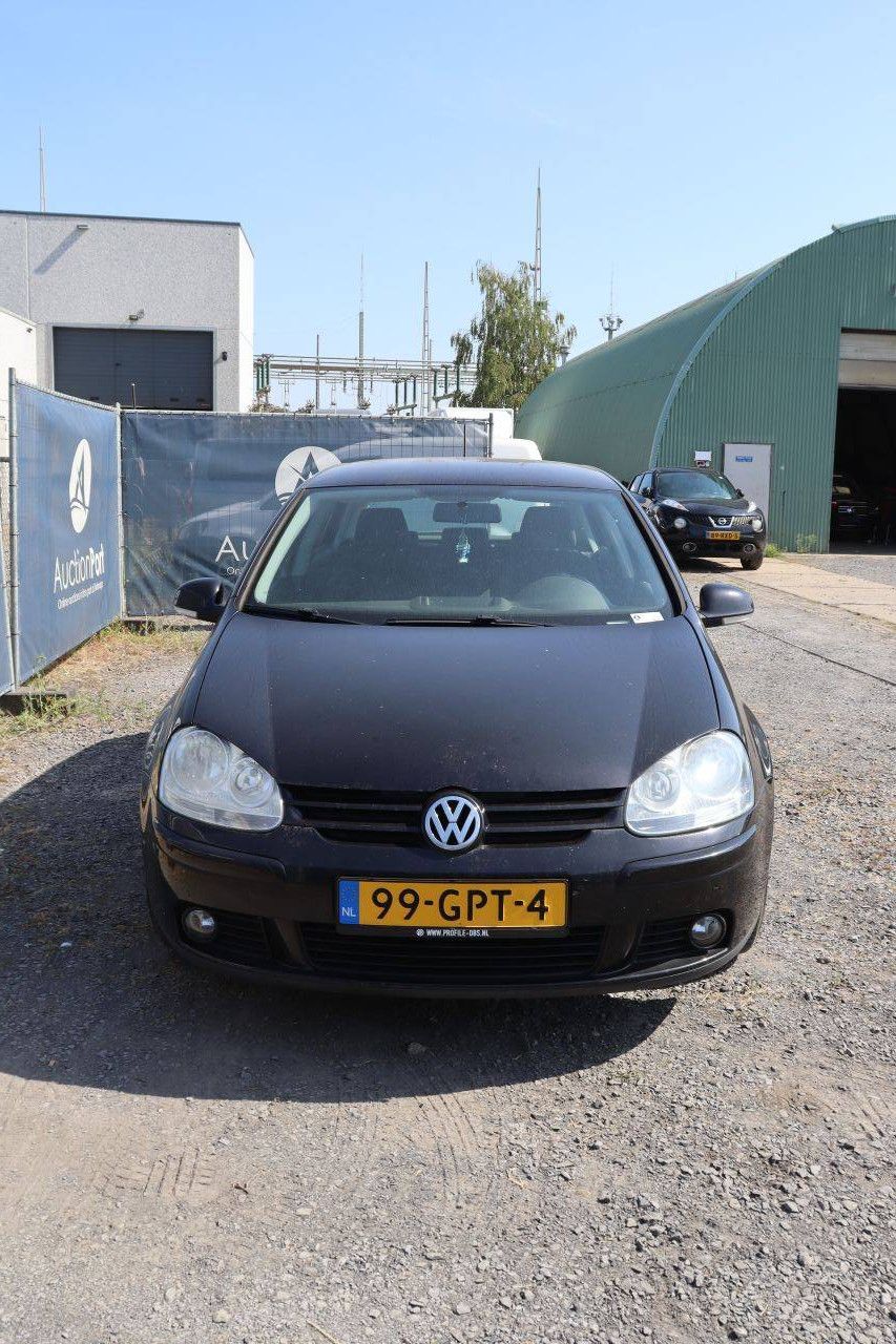 Passenger car Volkswagen Golf Petrol 123hp 2008