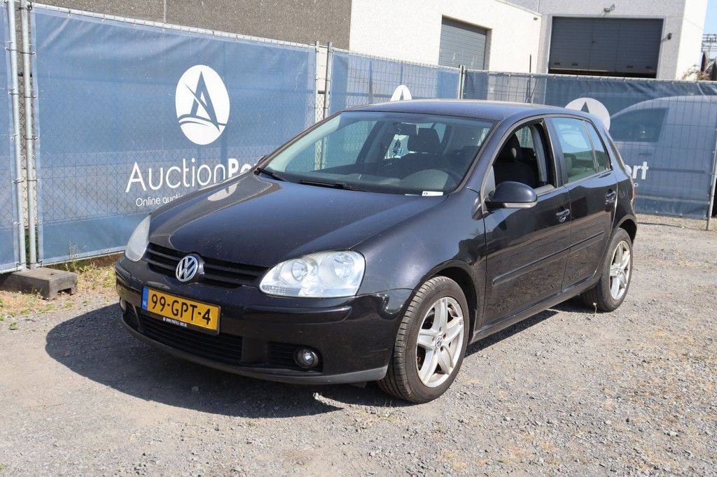 Passenger car Volkswagen Golf Petrol 123hp 2008
