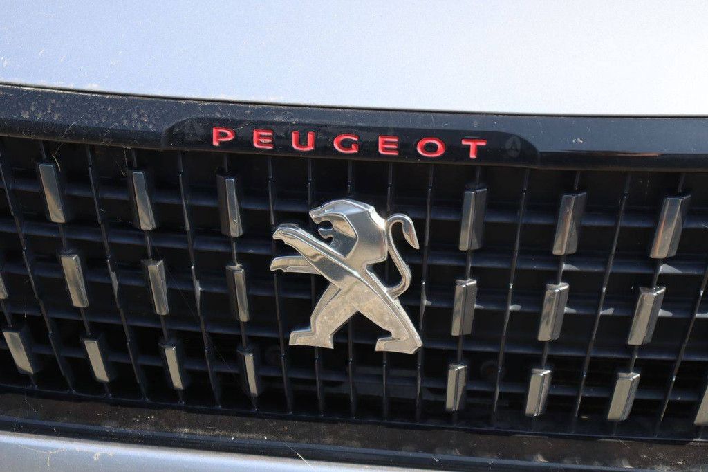Peugeot SUV 2008 Petrol 110hp 2016