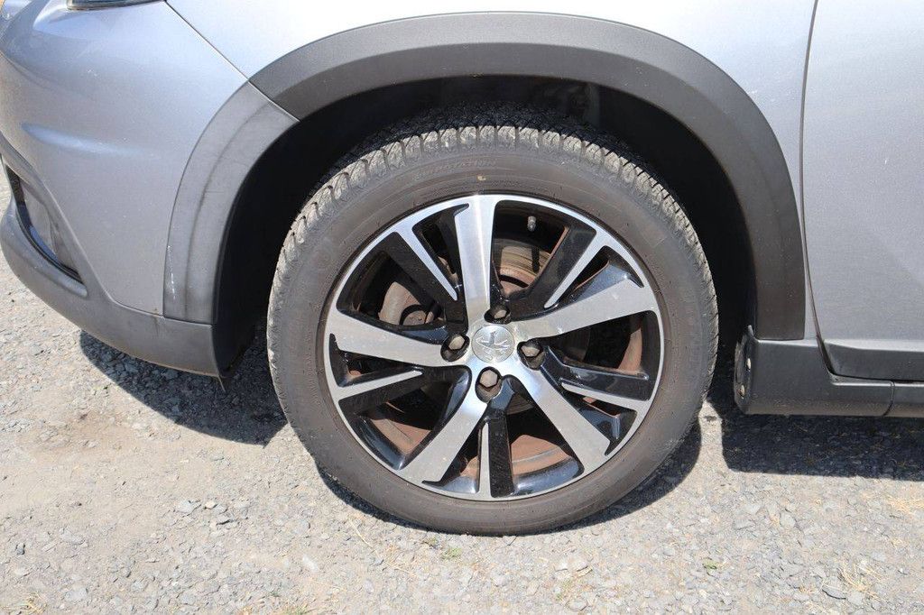 Peugeot SUV 2008 Petrol 110hp 2016
