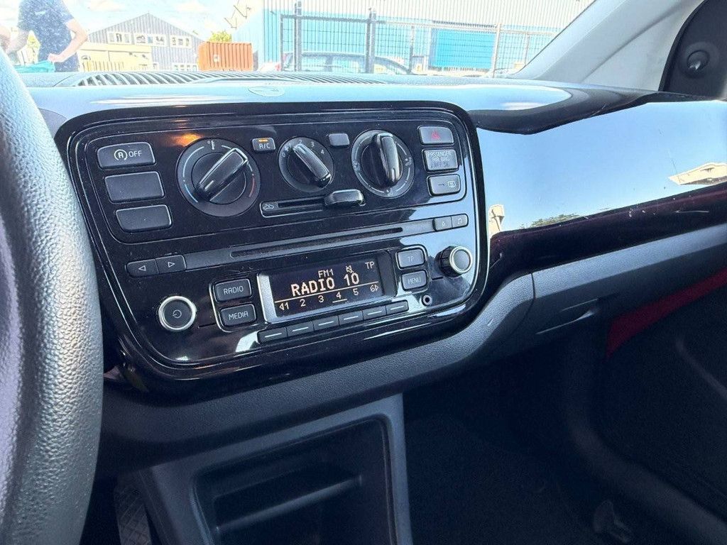 Pkw Volkswagen Up! 1.0 Move up Benzin 60 PS 2015