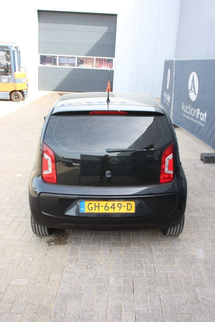 Passenger car Volkswagen UP Petrol 75hp 2012 (Margin)